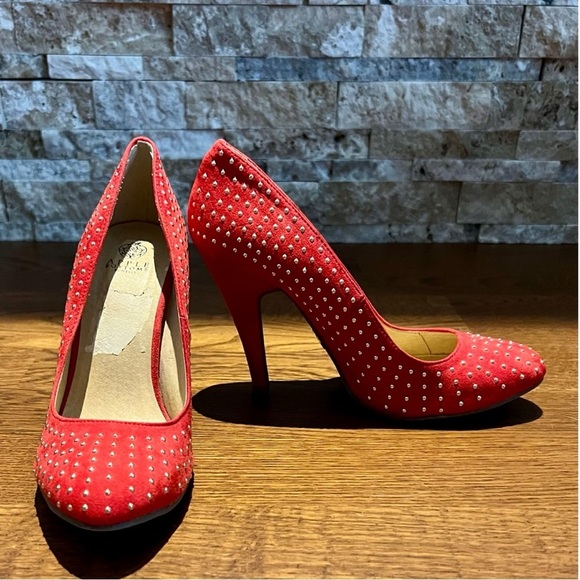 Women’s Apple Bottom APPLE Red Suede High Heels Size 7.5 - Picture 3 of 4